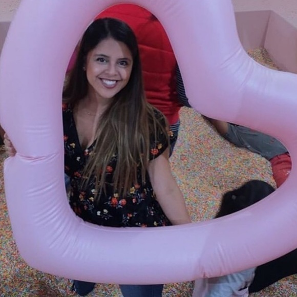 Meet your posher, Julia 💛 - Picture 4 of 16